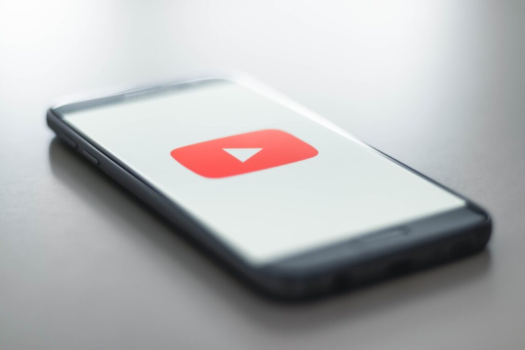 大学広報YouTube運用完全ガイド｜効果的なチャンネル戦略と成功事例